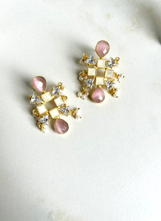 Ellis Pearl Earrings