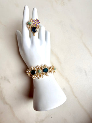 Gulabi Noor Green Gemstone Pearl Haath Phool Indian Bracelt With Ring