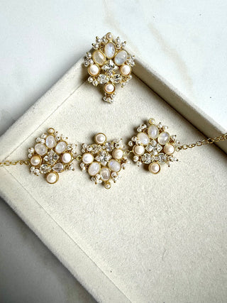 Mehrunsia White Bracelet Set