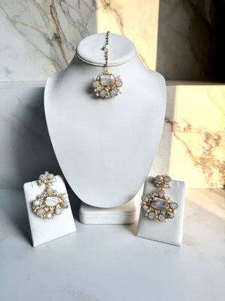 Saanvi Pearl Tika Set