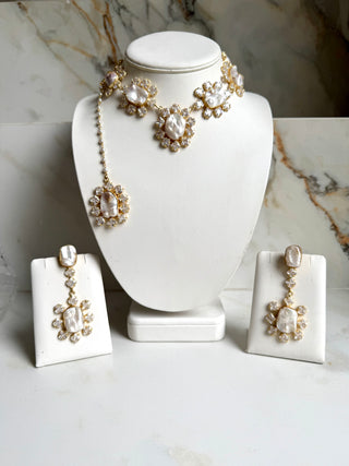 Iyzah Pearl & Selenite Set