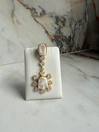 Iyzah Pearl & Selenite Set