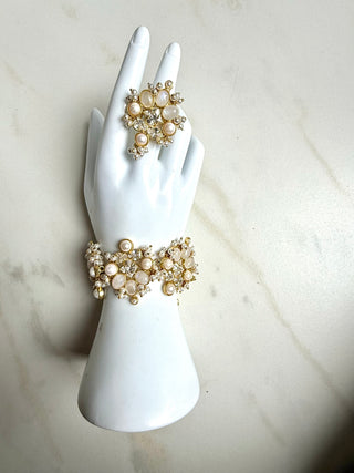 Mehrunsia White Bracelet Set