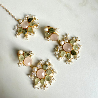 Aarvi  Quartz  
Tika Set