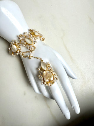 Pearl & Prehnite Haathpool